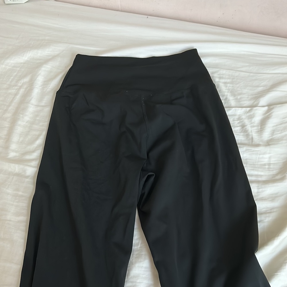 Black crossover flare leggings - Picture 3 of 3